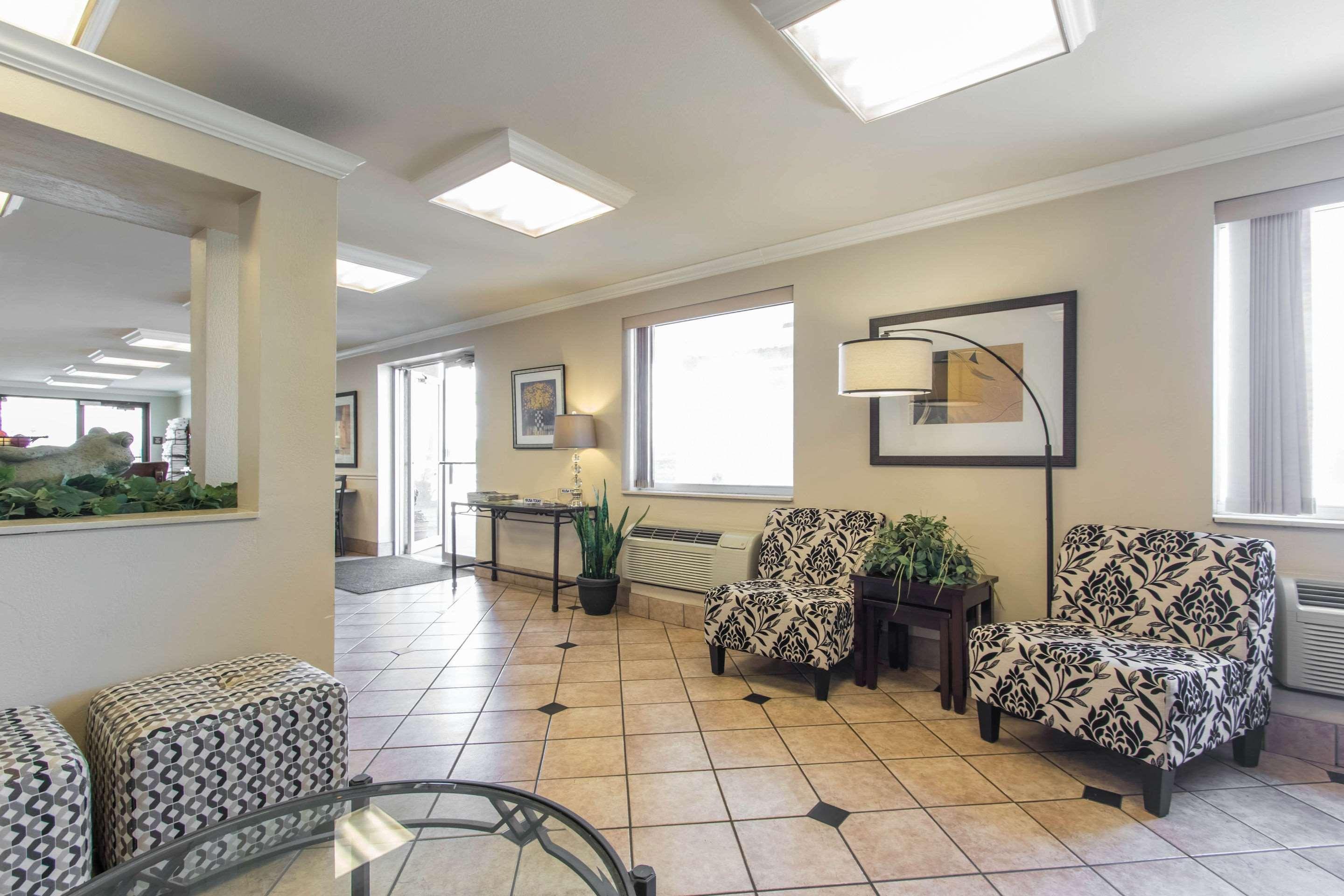 Econo Lodge Inn & Suites جوبلين المظهر الخارجي الصورة