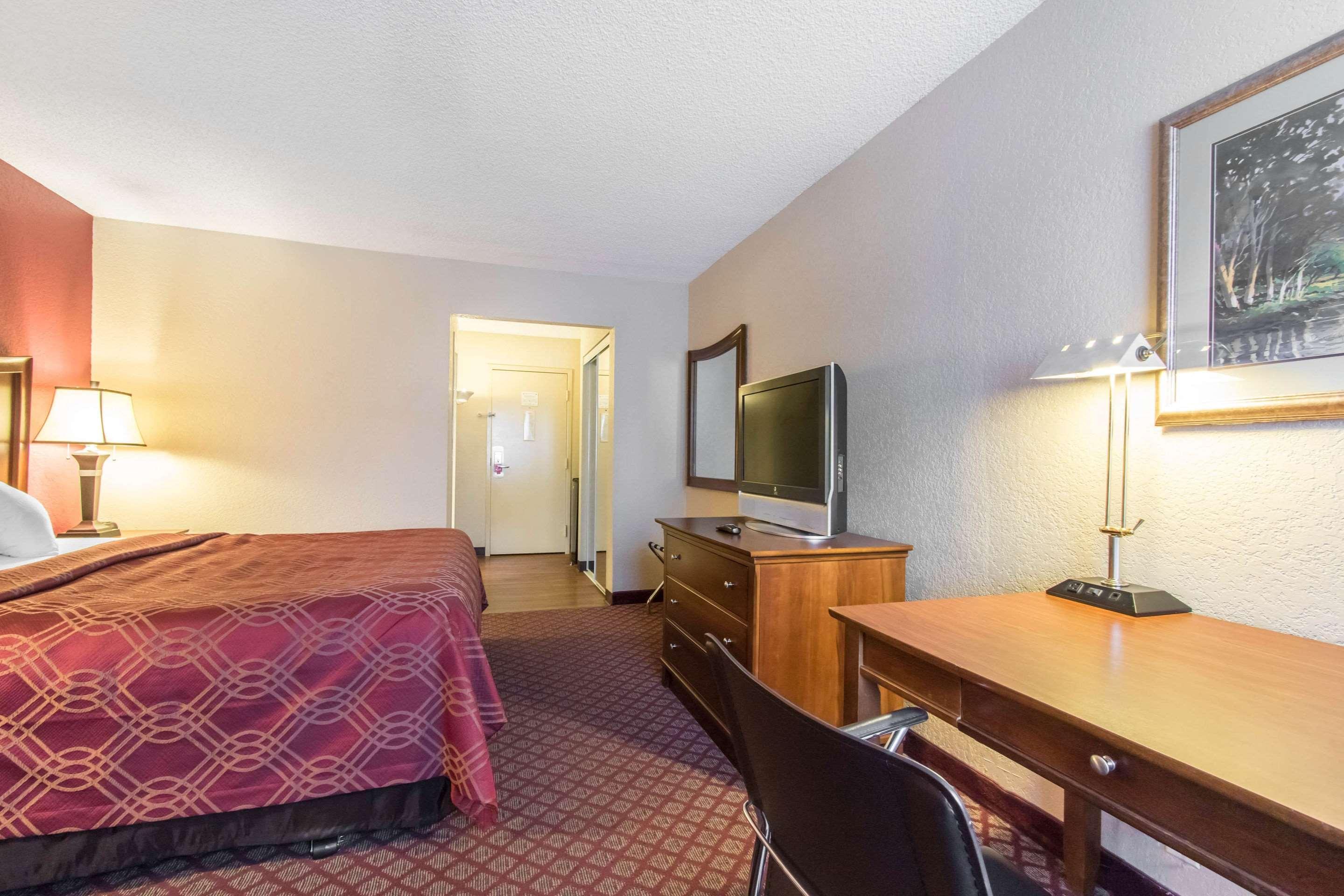 Econo Lodge Inn & Suites جوبلين المظهر الخارجي الصورة