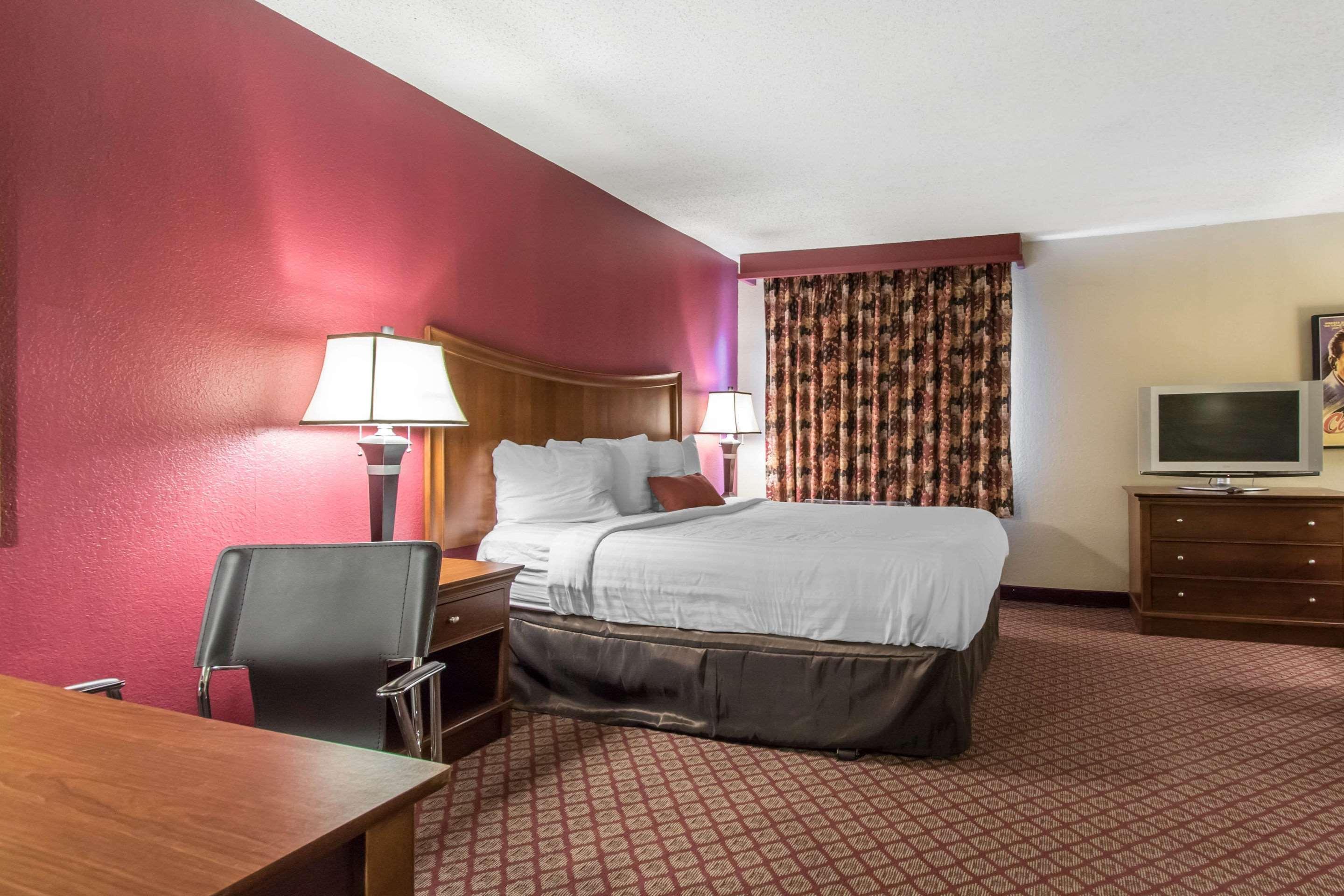 Econo Lodge Inn & Suites جوبلين المظهر الخارجي الصورة