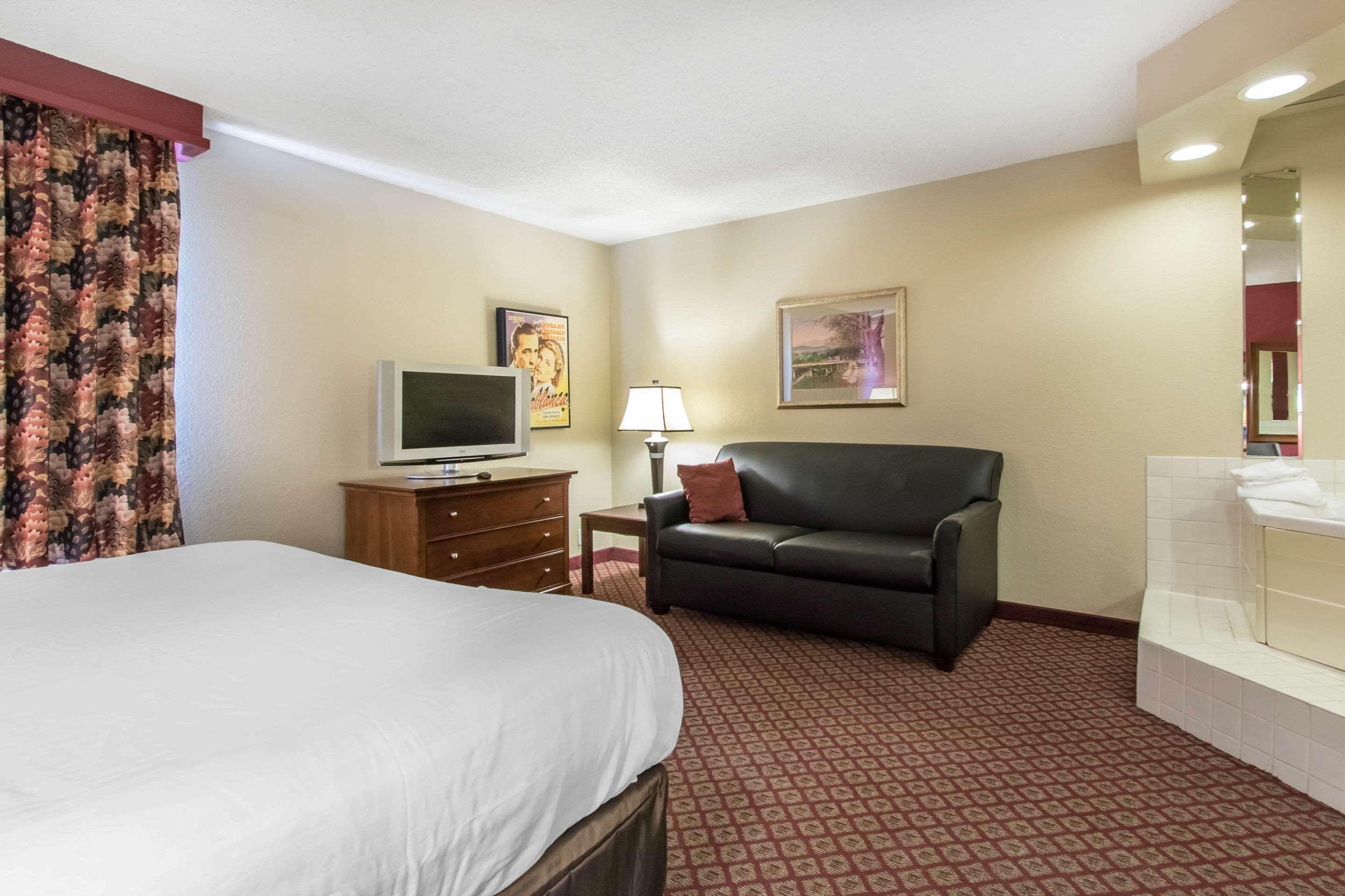 Econo Lodge Inn & Suites جوبلين المظهر الخارجي الصورة